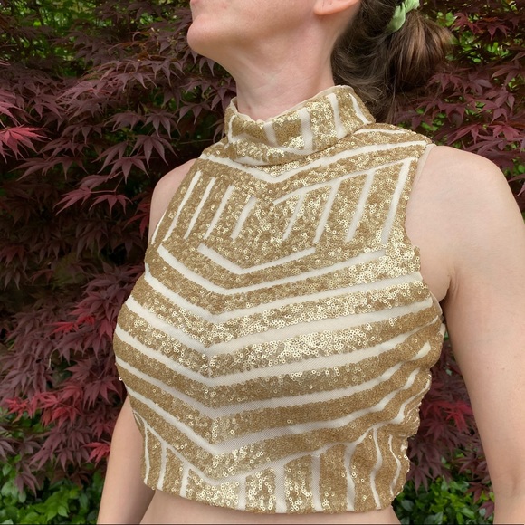 Social Code gold shiny sequined open back crop top - Picture 5 of 8